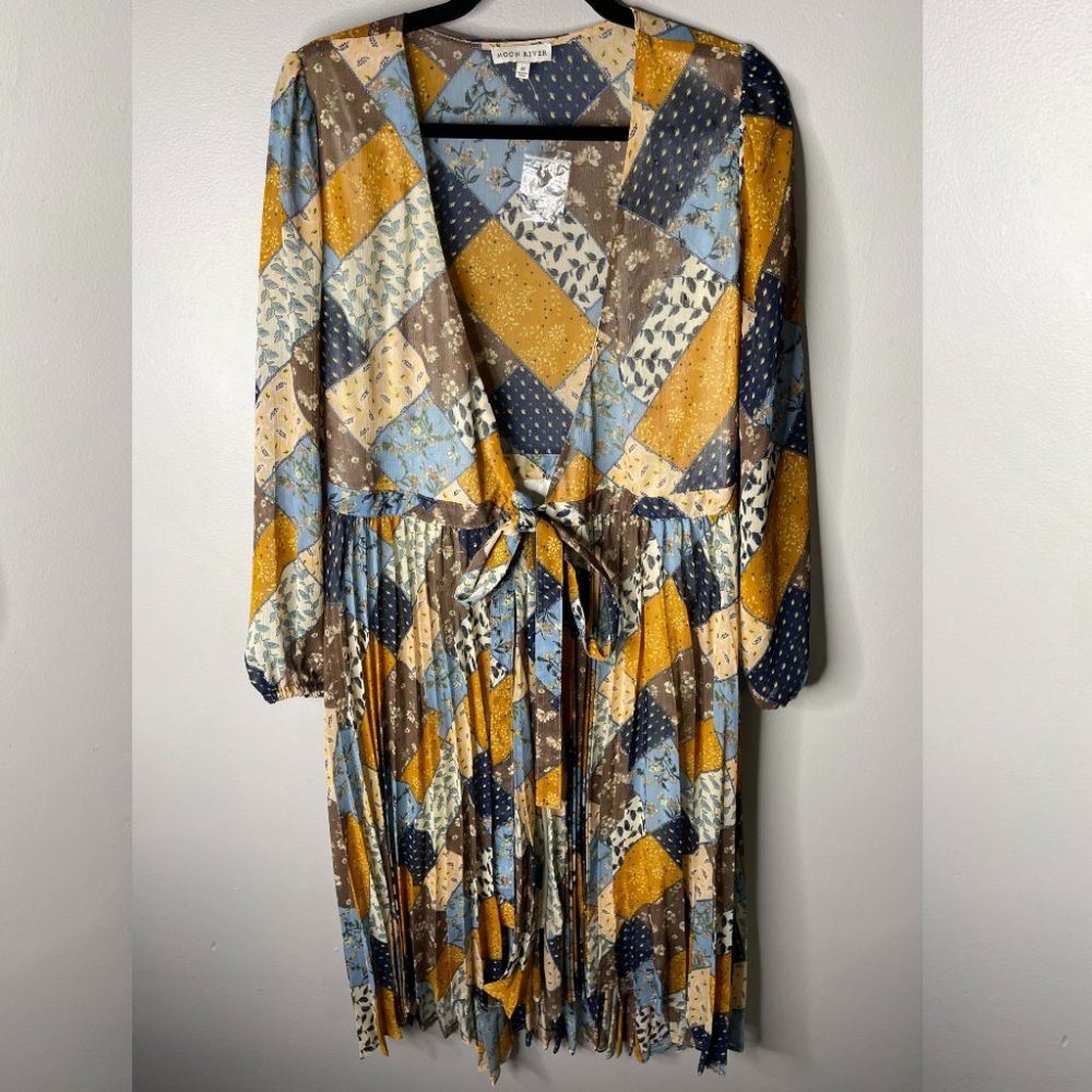 PLEATED‎ LONG SLEEVE MIDI DRESS